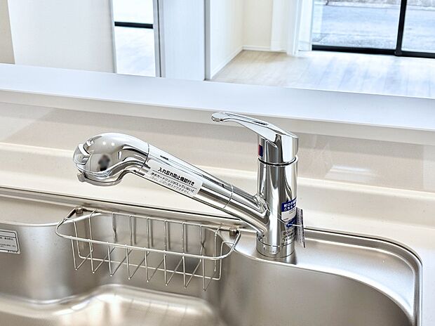 いつでも清潔なおいしいお水を。一つの水栓で水道水と浄水を使い分け。