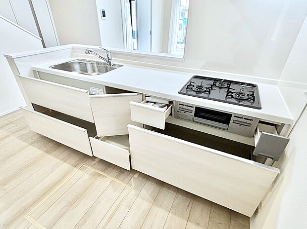 使いやすさを優先したスライド式収納タイプ!