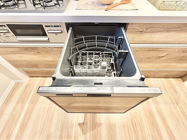 面倒なお片づけは食洗機にお任せ！家事の負担が減って、時間にも気持ちにもゆとりができます。
