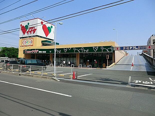 スーパー 413m コモディイイダ南鳩ヶ谷店