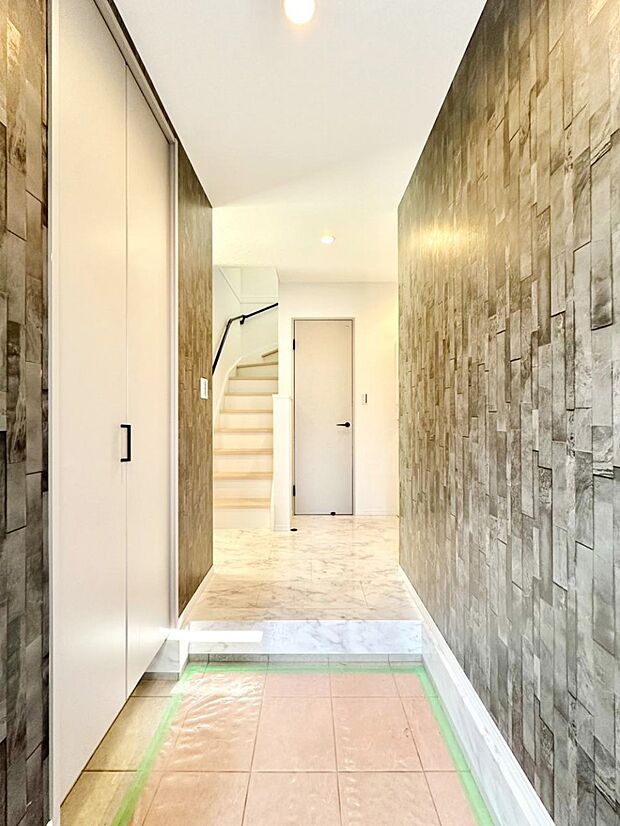 散らかりがちな玄関もスッキリの玄関収納付