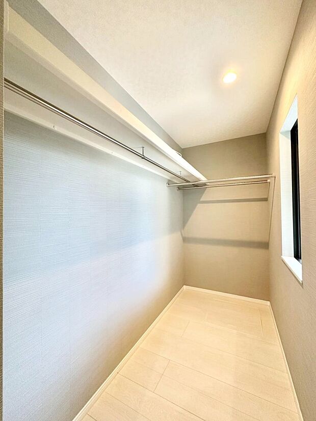 ウォークインクローゼットの活用で生活空間スッキリ　