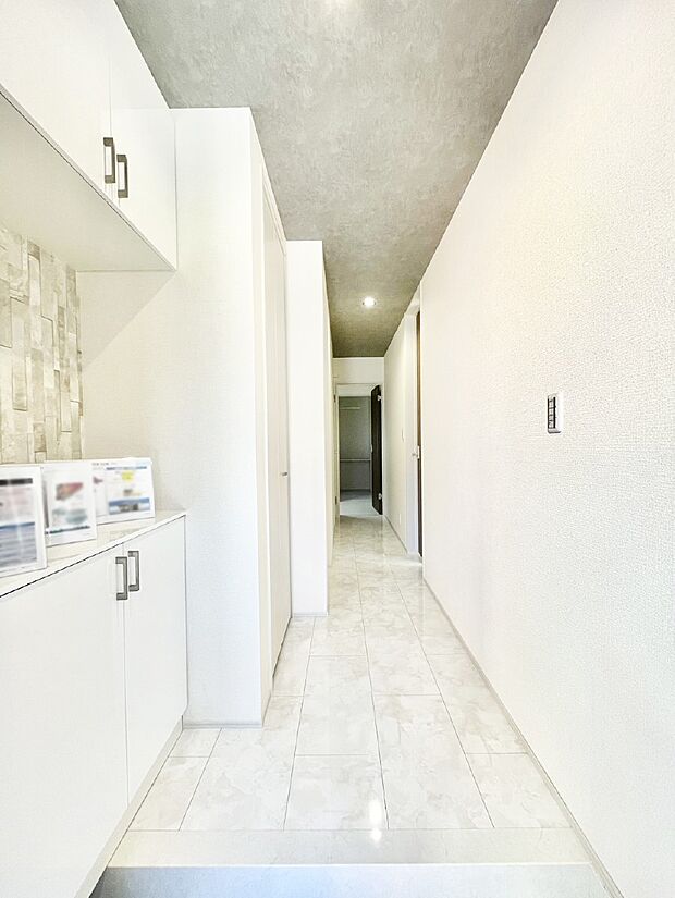 家族の帰宅やお客様をあたたかく迎える玄関  