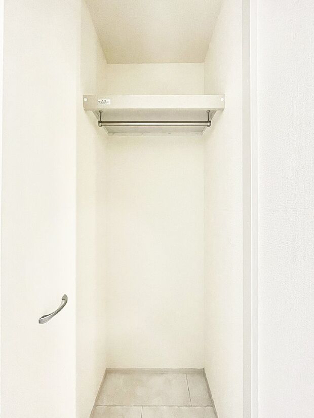 散らかりがちな玄関もスッキリの玄関収納付