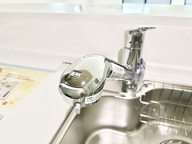 いつでも清潔なおいしいお水を。一つの水栓で水道水と浄水を使い分け。