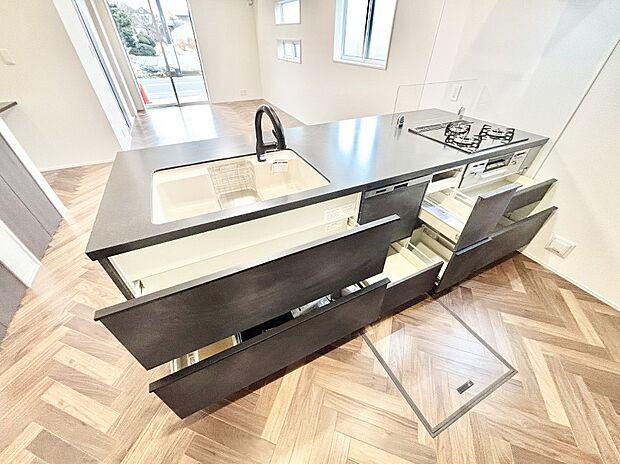 使いやすさを優先したスライド式収納タイプ!