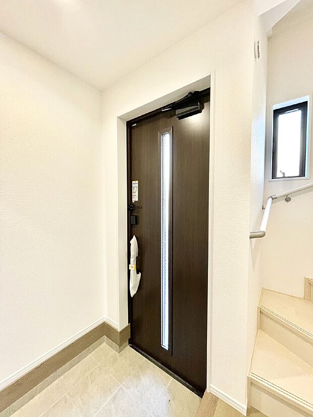 明るい玄関はお客様をお出迎えするのにぴったりです!