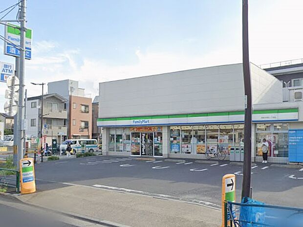 コンビニ 100m ファミリーマート西新井栄町一丁目店