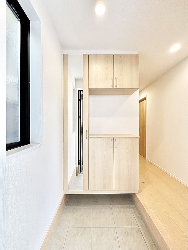 飾り棚を利用して、お越しいただくお客様をおもてなしできます。