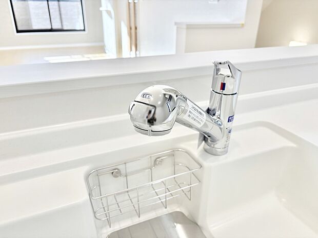 いつでも清潔なおいしいお水を。一つの水栓で水道水と浄水を使い分け。