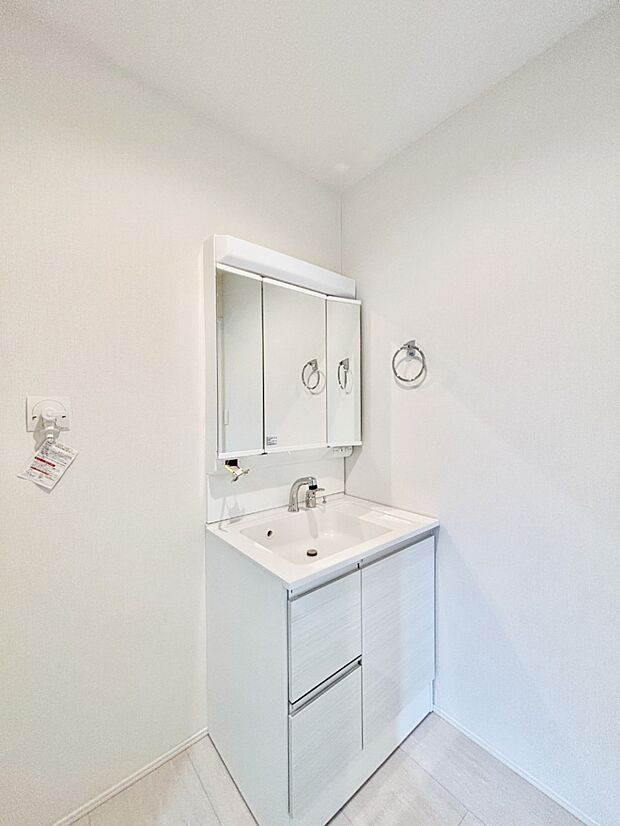 収納力と機能性に優れた洗面化粧台