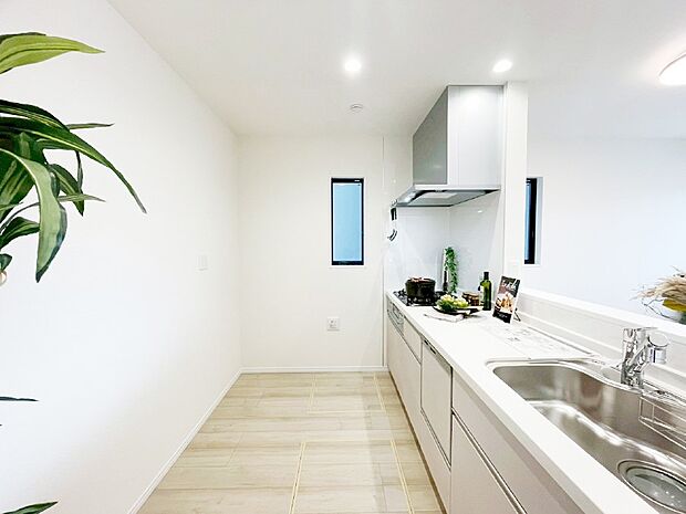 広々とした使い勝手の良いキッチンで日々のお料理も楽しくなりそう