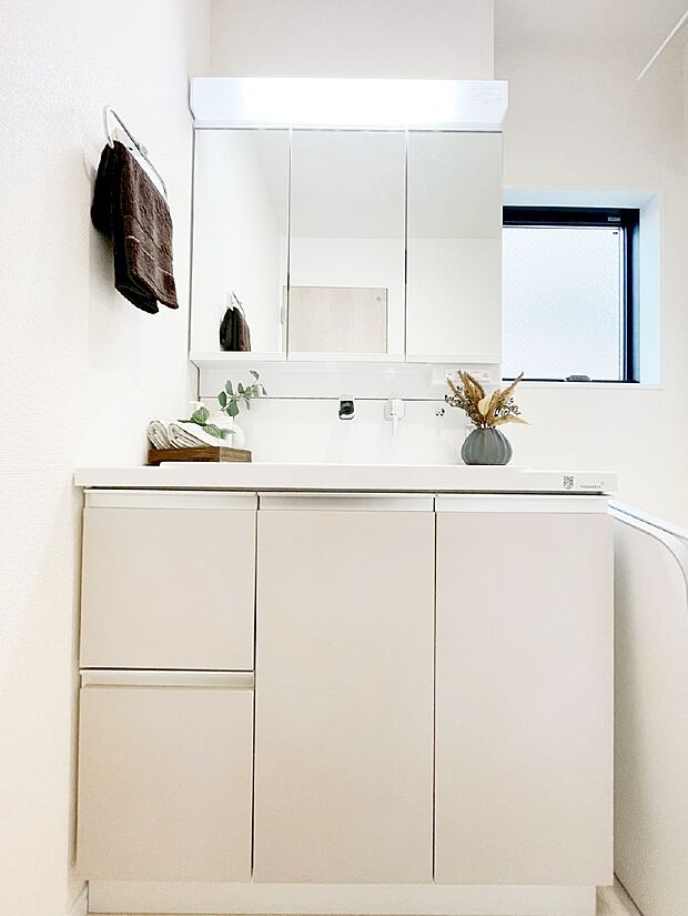 収納力と機能性に優れた洗面化粧台