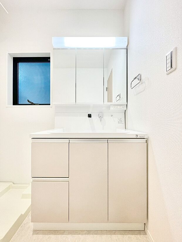 収納力と機能性に優れた洗面化粧台