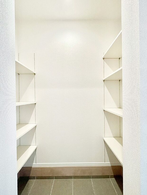 たっぷりの収納スペースで快適に暮らせそう