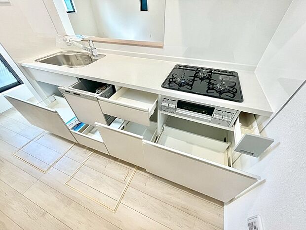 使いやすさを優先したスライド式収納タイプ!