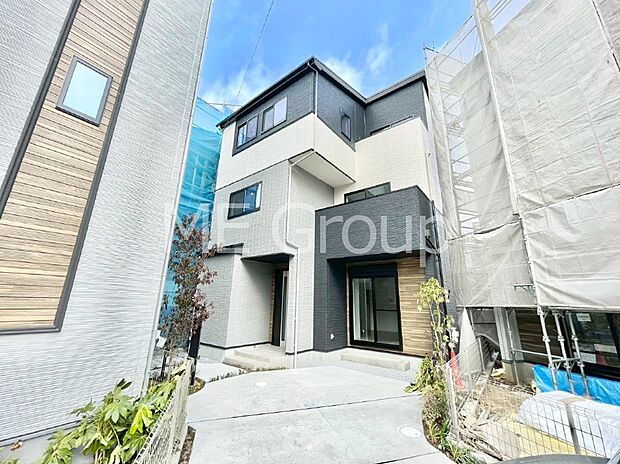 洗練された外観、上質な住空間が広がる室内は永く安心して過ごせる住居です。