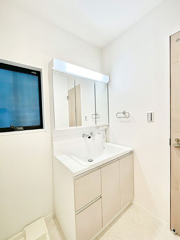 清潔感のある快適空間です。毎日の身支度も気持ち良くお使い頂けます。