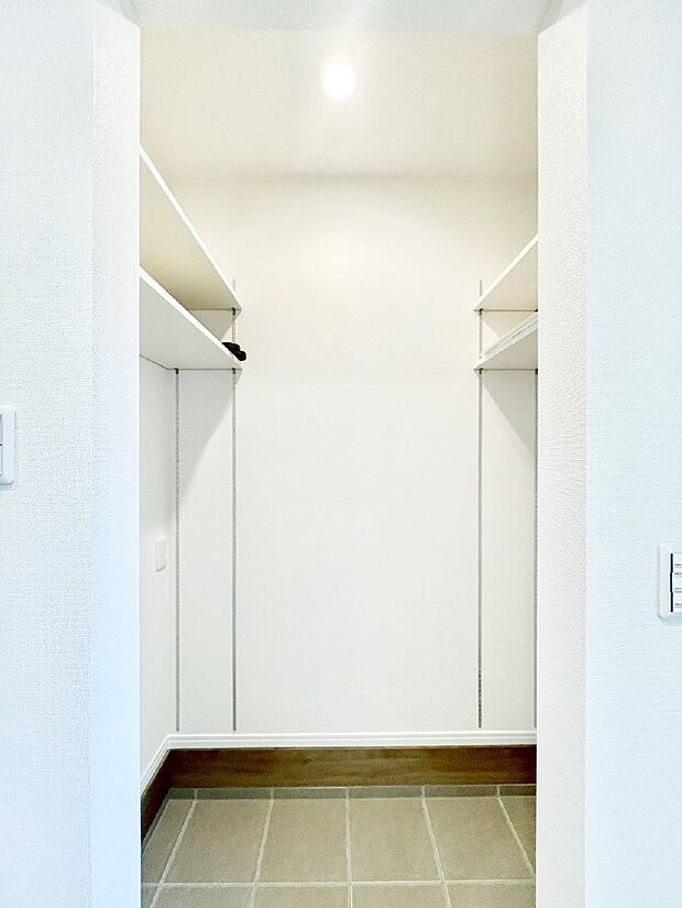 大きなものも片付く土間収納付きで、いつでも玄関はスッキリ