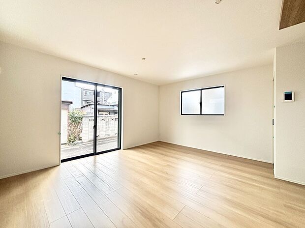 家族の笑顔が自然と生まれてくる、そんな雰囲気のダイニングに仕上がっています。