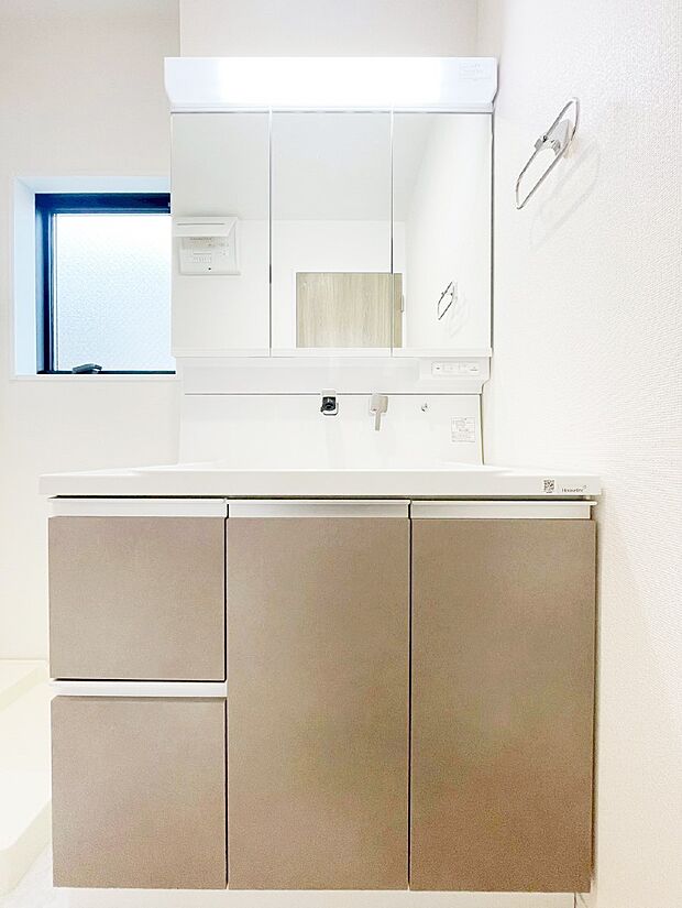 収納力と機能性に優れた洗面化粧台