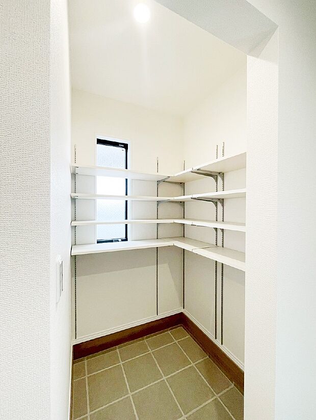 大きなものも片付く土間収納付きで、いつでも玄関はスッキリ