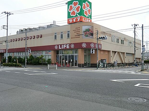 スーパー 600m ライフ六町駅前店