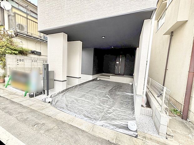 外観「無料オンライン相談」受付中!駐車2台可能!急なお客様の駐車に。
