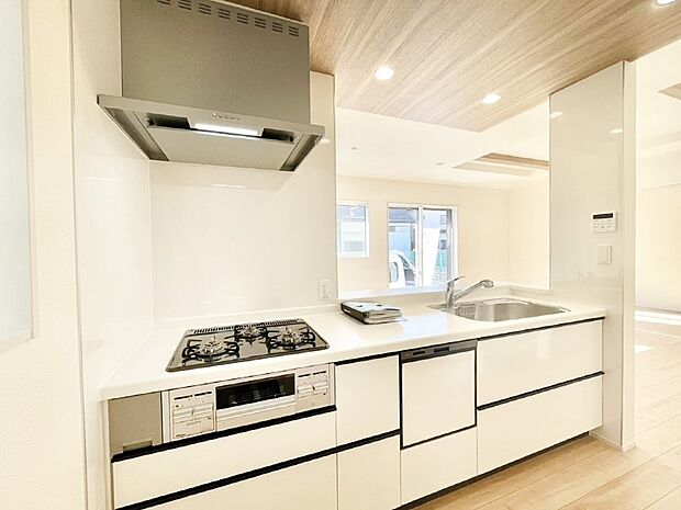 料理をしながらでもご家族との会話を楽しめる対面キッチン