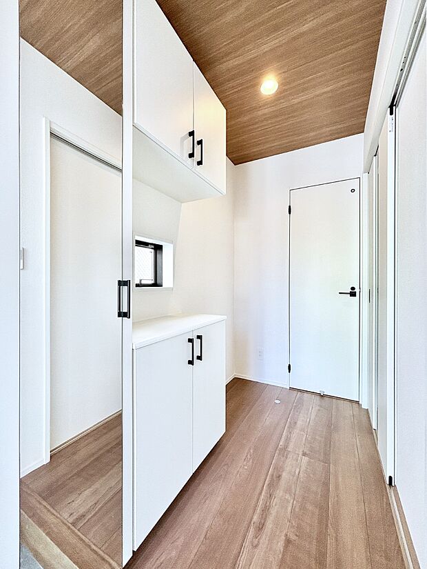 明るい玄関はお客様をお出迎えするのにぴったりです!