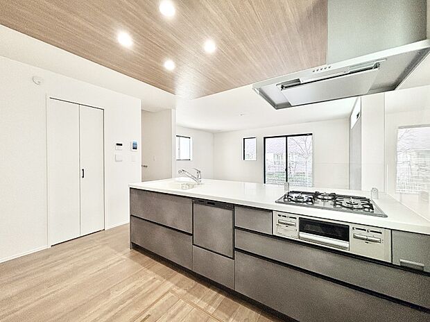 毎日使うキッチンだから、使いやすさ&お手入れのしやすさにこだわりました。