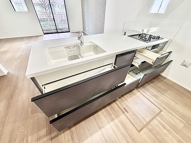 使いやすさを優先したスライド式収納タイプ!