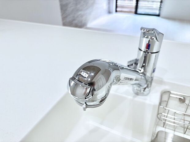 いつでも清潔なおいしいお水を。一つの水栓で水道水と浄水を使い分け。