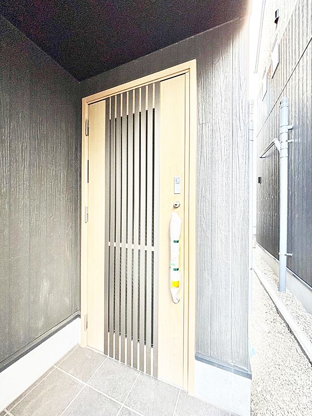 大切な家族、来客を出迎える玄関。