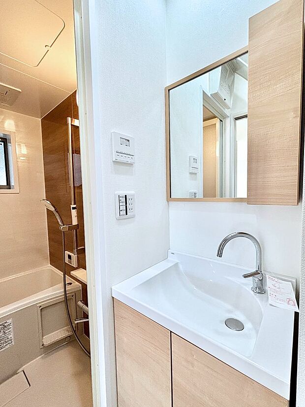 清潔感のある快適空間です。毎日の身支度も気持ち良くお使い頂けます。