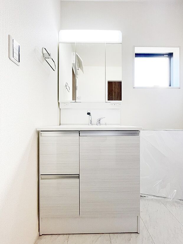 収納力と機能性に優れた洗面化粧台