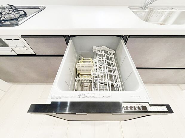 面倒なお片づけは食洗機にお任せ！家事の負担が減って、時間にも気持ちにもゆとりができます。