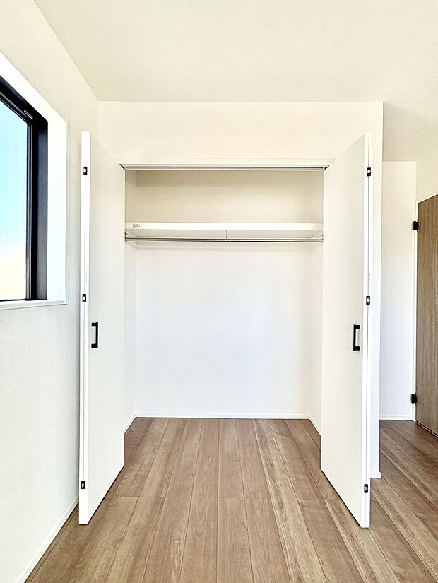 たっぷりの収納スペースで快適に暮らせそう 