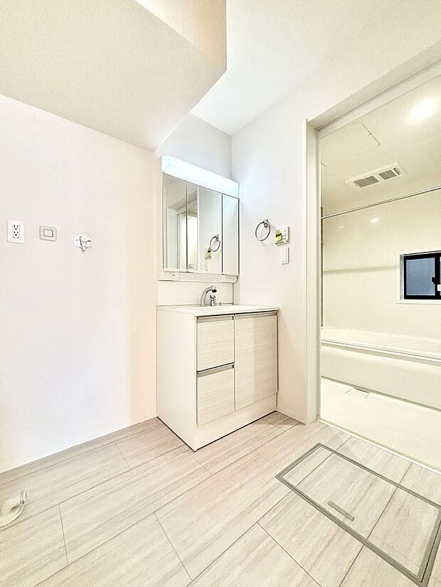 清潔感のある快適空間です。毎日の身支度も気持ち良くお使い頂けます。 