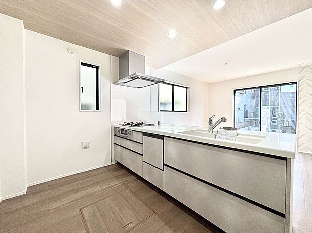 ゆとりあるキッチンではご家族と楽しくお料理ができます。