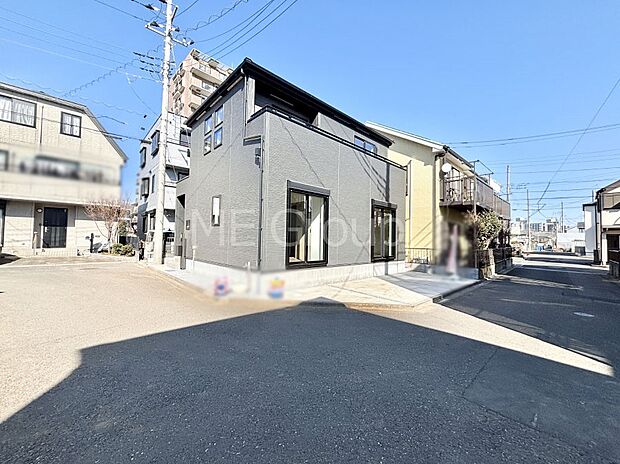 前面道路はきちんと整備されています  