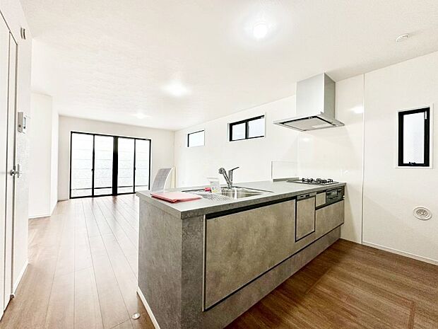 料理をしながらご家族との会話を楽しめる対面カウンターキッチン