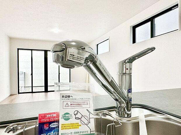 いつでも清潔なおいしいお水を。一つの水栓で水道水と浄水を使い分け。