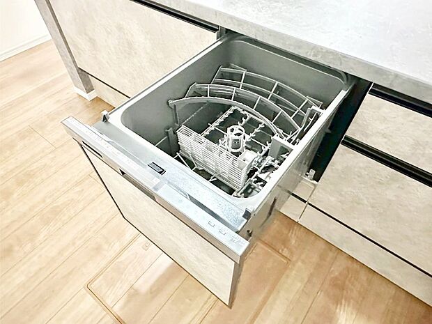 面倒なお片づけは食洗機にお任せ！家事の負担が減って、時間にも気持ちにもゆとりができます。