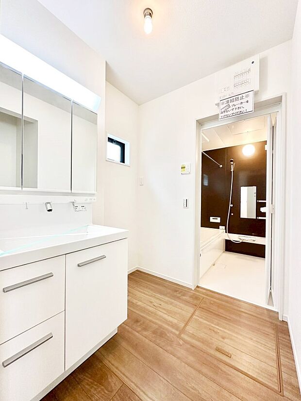 キッチンとの動線を考慮した水廻り集中設計で忙しい時間の家事もラクラク