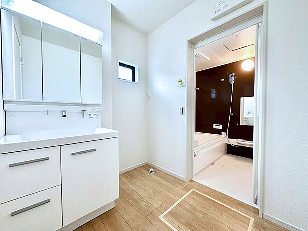 広々とゆとりのあるランドリースペース。