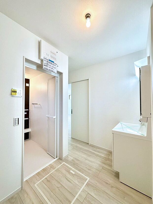 清潔感のある快適空間です。毎日の身支度も気持ち良くお使い頂けます。