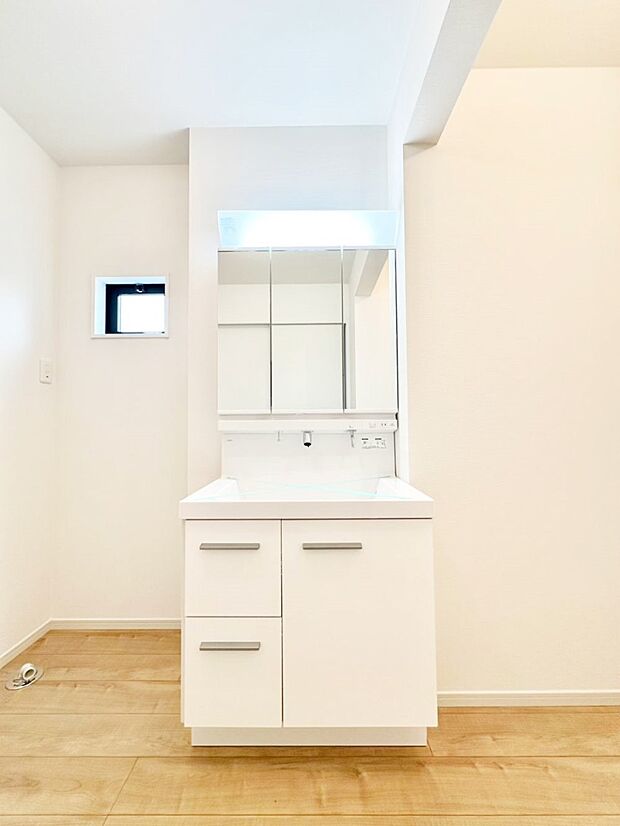 収納力と機能性に優れた洗面化粧台