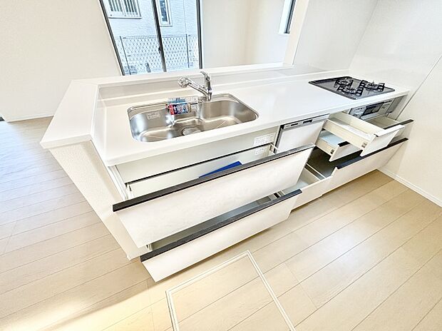 使いやすさを優先したスライド式収納タイプ!