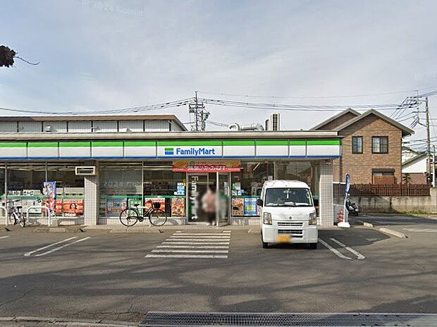 コンビニ 400m ファミリーマート ふじみ野さくら通店